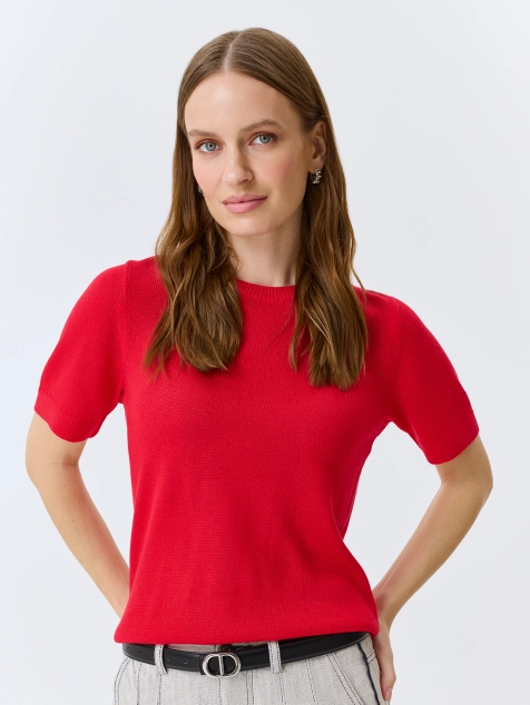 Яркий джемпер из района