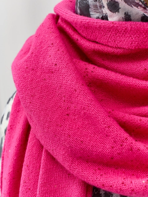 Вязаный шарф с деликатными пайетками