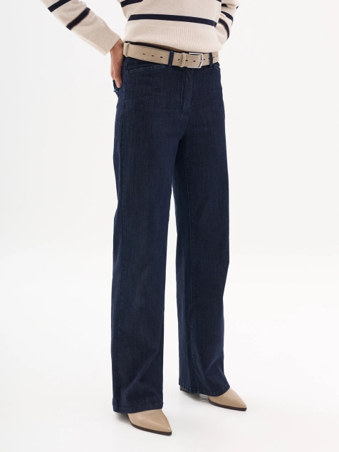 Свободные джинсы с декором на задних карманах