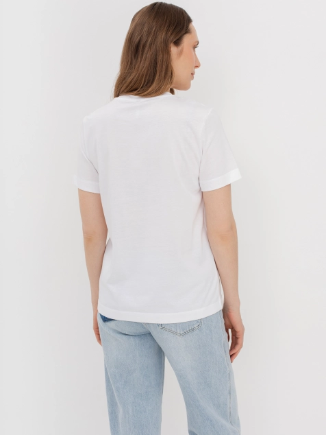 Футболка с вышивкой