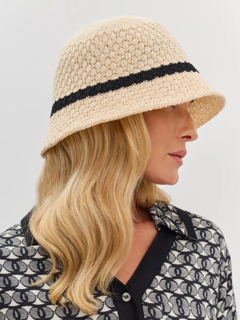 Вязаная панама с контрастной полосой
