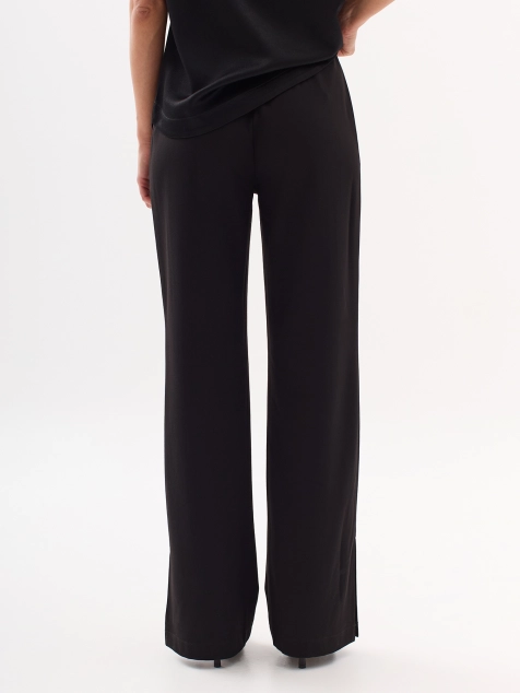 Струящиеся брюки с высокими разрезами в швах