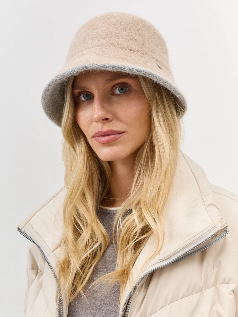 Вязаная шляпа с ангорой