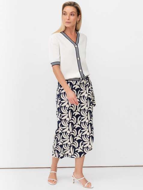 Юбка с запахом и фантазийным принтом