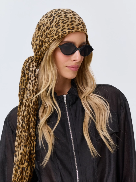 Тонкий палантин с анималистичным принтом