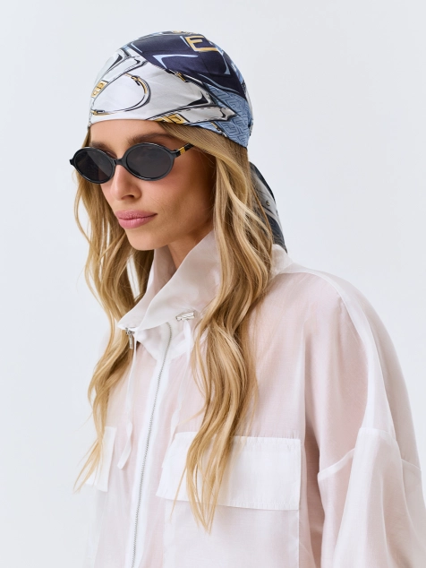 Шелковый шейный платок с ярким принтом