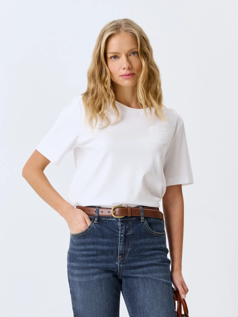 Футболка с ажурной аппликацией