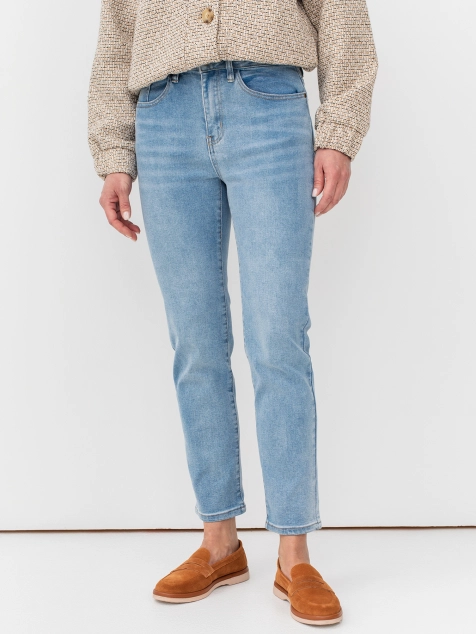 Классические джинсы с вышивкой на заднем кармане