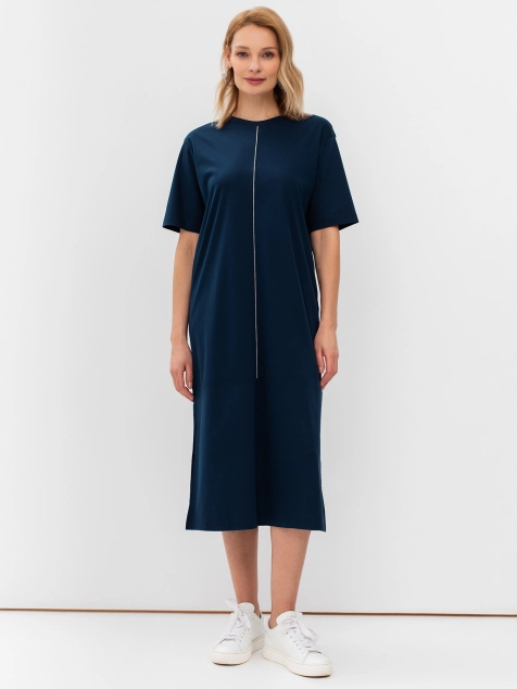 Удлиненное платье прямого силуэта с кантом