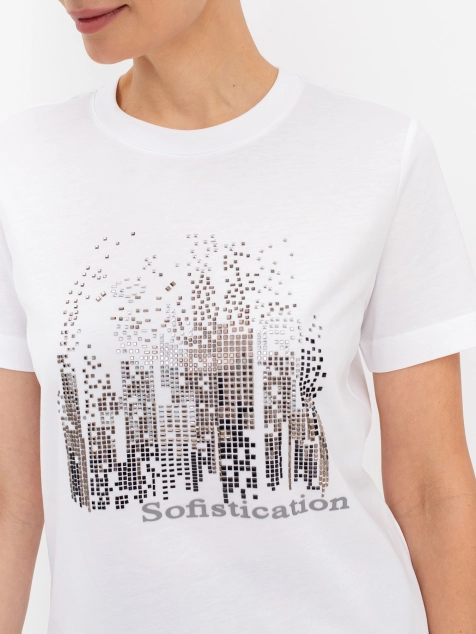 Футболка с аппликацией из страз