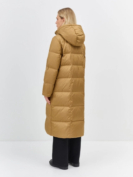 Стеганое пальто с контрастной фурнитурой