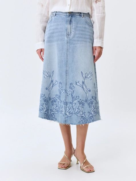 Джинсовая юбка с цветочной вышивкой