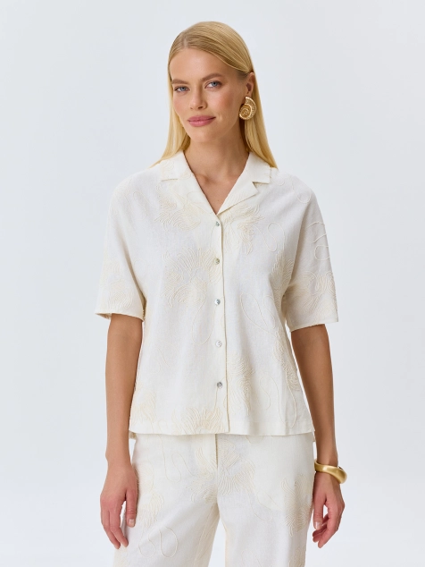 Льняная блузка в вышивкой