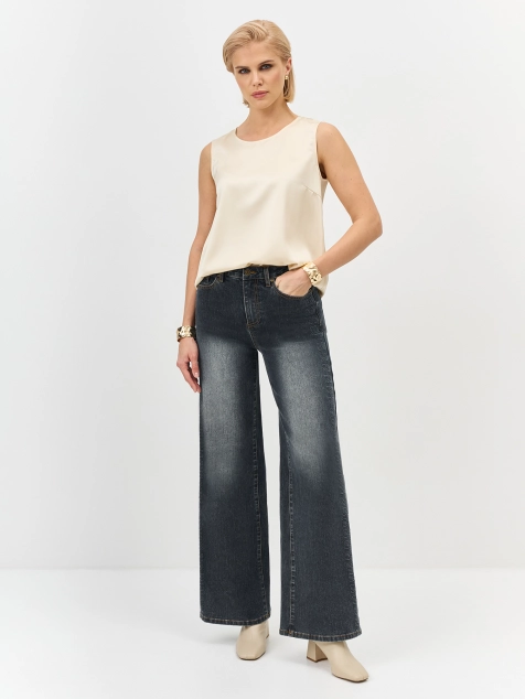 Джинсы с узором вдоль боковых швов