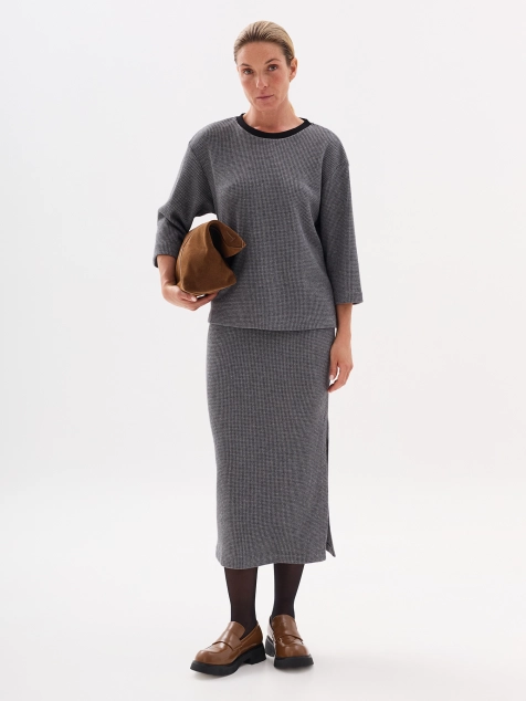 Трикотажная юбка-карандаш с деликатным люрексом