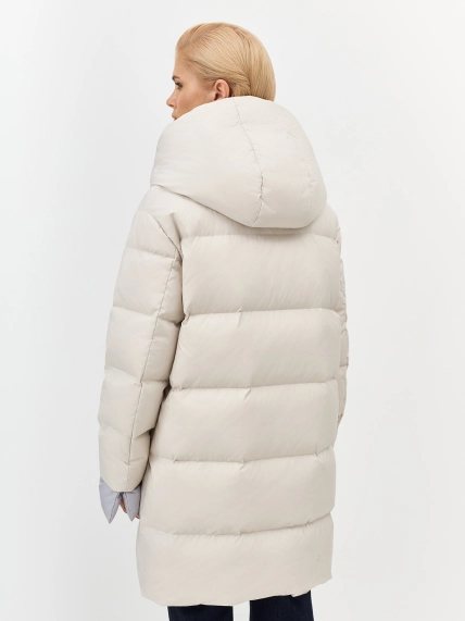 Укороченный пуховик с контрастной отделкой