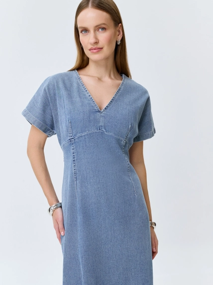 Джинсовое платье с V-образным вырезом