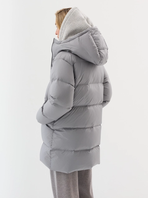 Теплый пуховик с трикотажной манишкой