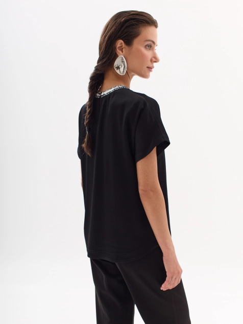 Блузка топ с акцентным  декором