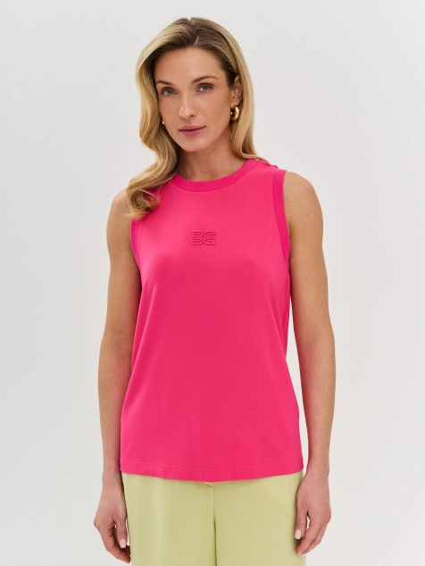 Яркий топ в цвете фуксия