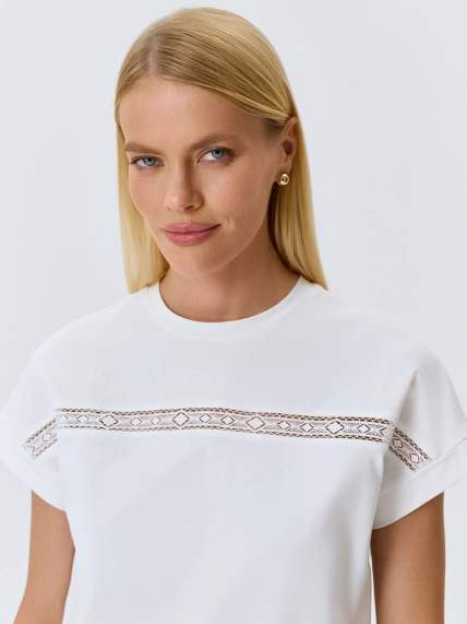 Футболка с ажурным декором