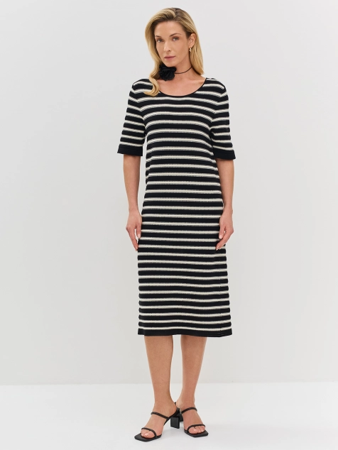 Вязаное платье в контрастную полоску