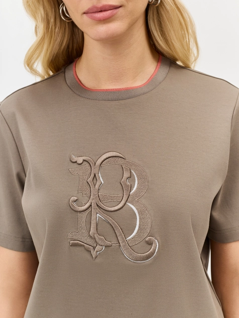 Футболка с вышивкой