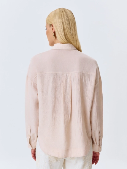 Блузка с акцентной вышивкой