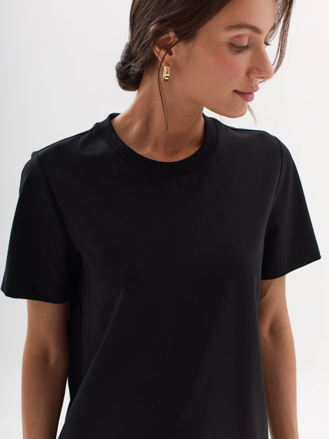 Базовая футболка из высококачественного трикотажа