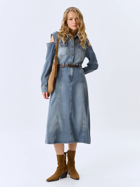 Джинсовое платье с вырезами на плечах