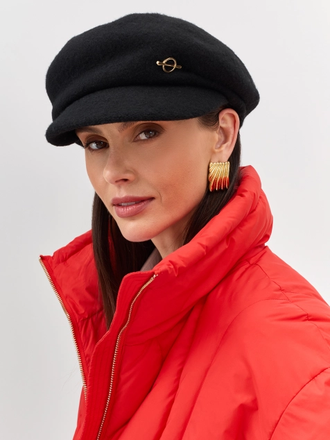 Кепи с минималистичным декором