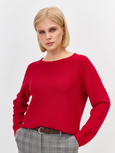 Яркий джемпер с вырезом лодочка