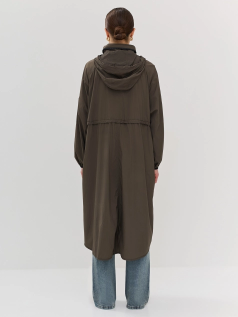 Легкий плащ из жатой ткани