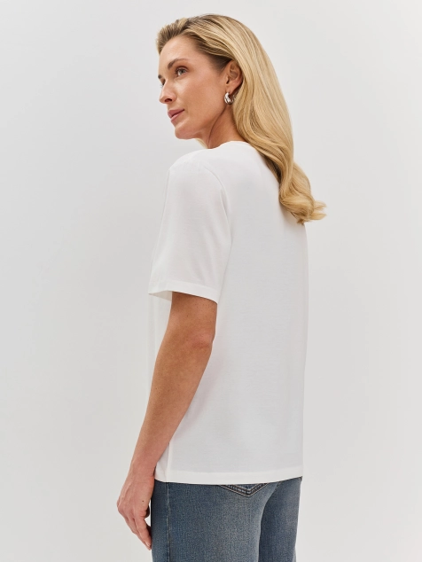 Футболка с вышивкой в цвет