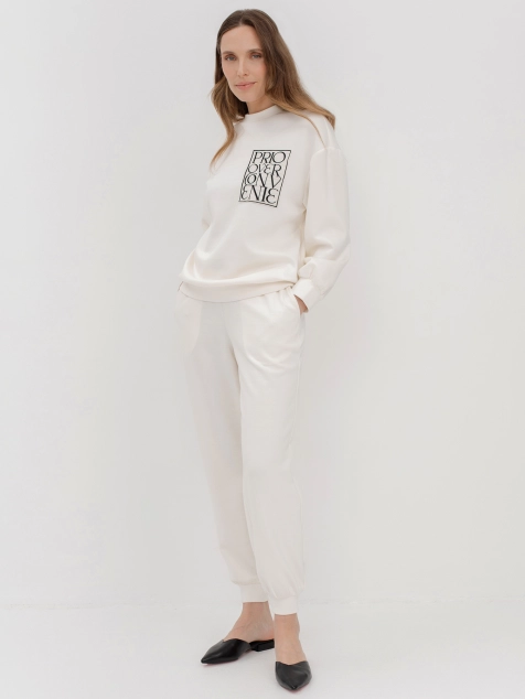 Трикотажный джемпер с минималистичным принтом на полочке