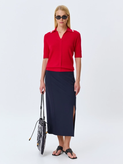 Трикотажная юбка с акцентным разрезом