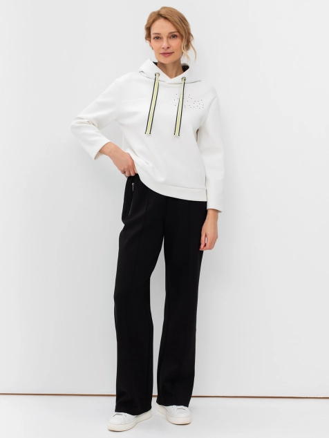 Худи с яркой тесьмой в капюшоне