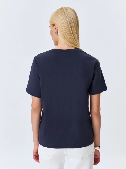 Футболка с контрастной вышивкой