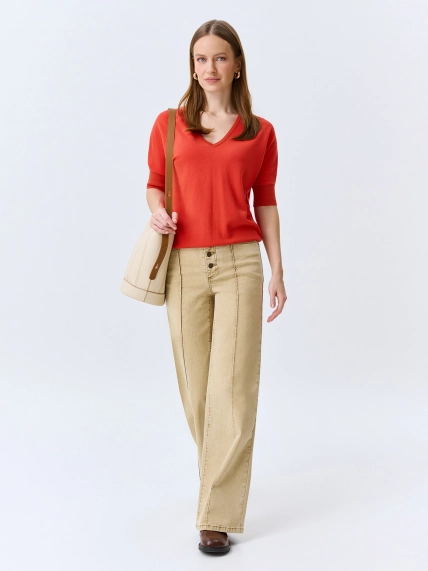 Яркий джемпер V-neck