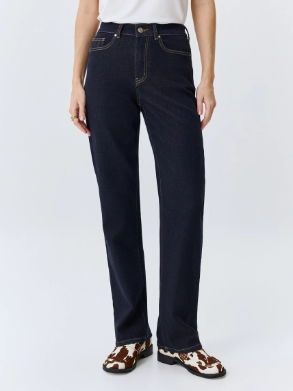 Классические темно-синие джинсы