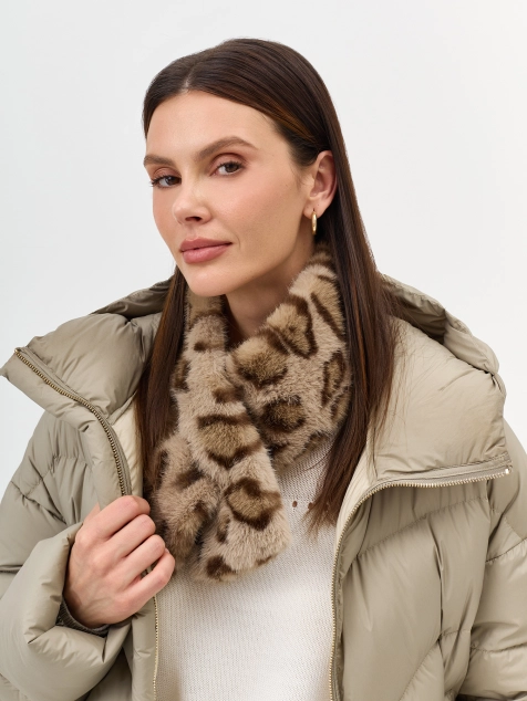 Меховой шарф с анималистичным принтом