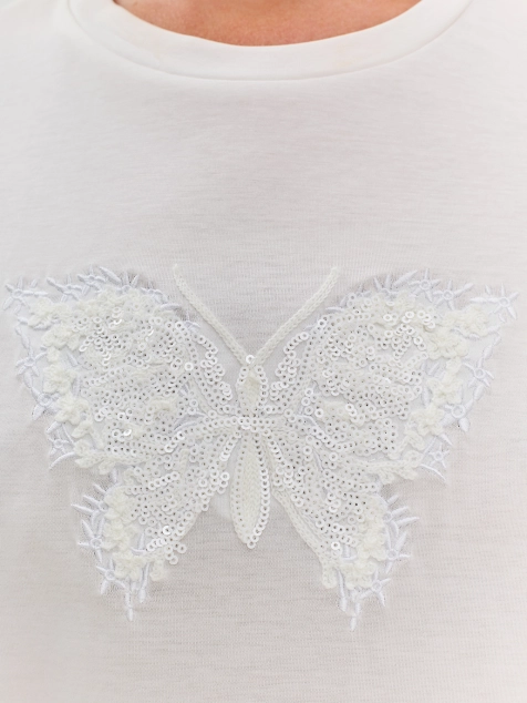 Футболка с вышивкой в цвет