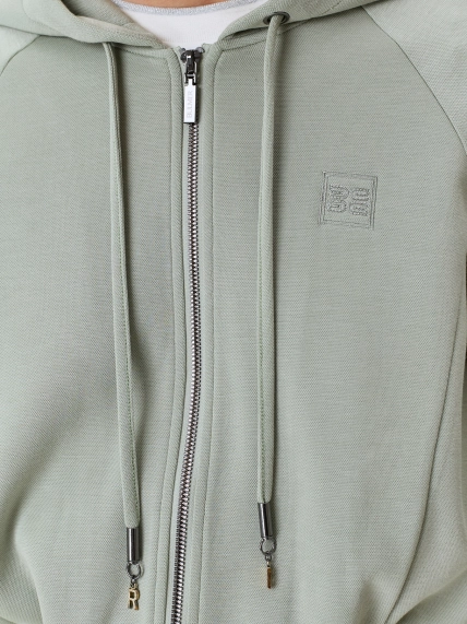 Укороченный бомбер с капюшоном