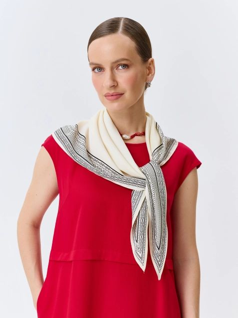 Тонкая косынка с монохромным принтом