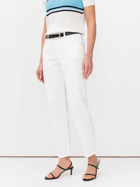 Белые классические джинсы