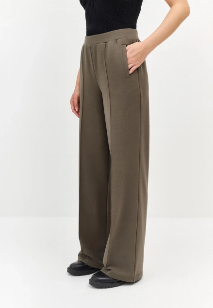 Трикотажные брюки с мягкими стрелками