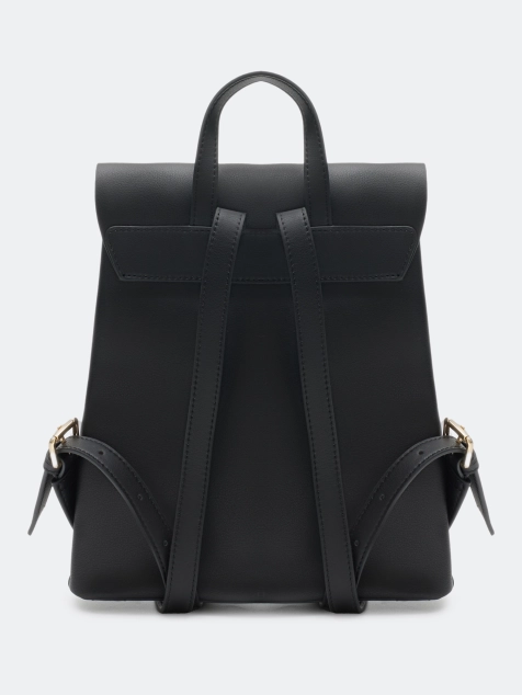 Кожаный рюкзак с клапаном