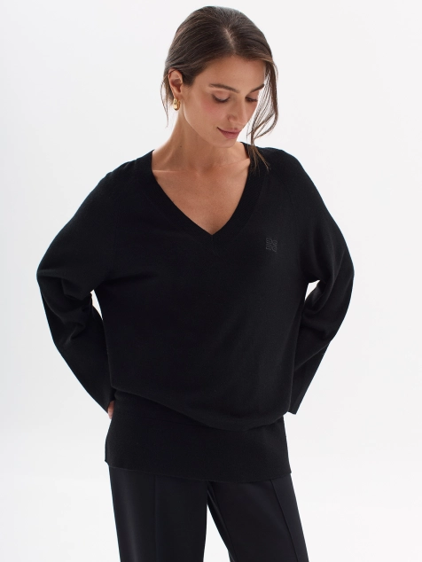 Джемпер с V-образным вырезом