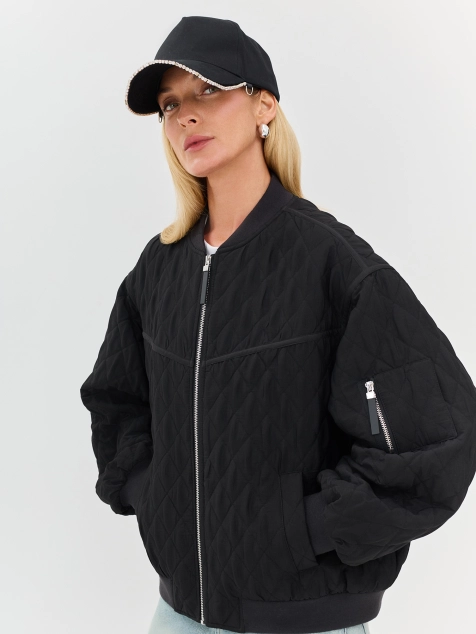 Кепка с декором из страз