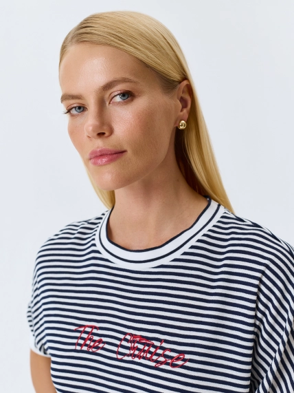 Футболка в тонкую полоску